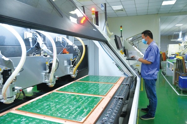 注意！印刷電路板制作廠家蝕刻不均，電路短路風(fēng)險(xiǎn)！第1張